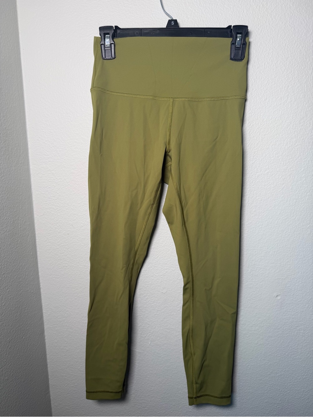 Lululemon green active leggings Size 6, 23” inseam - Picture 2 of 6